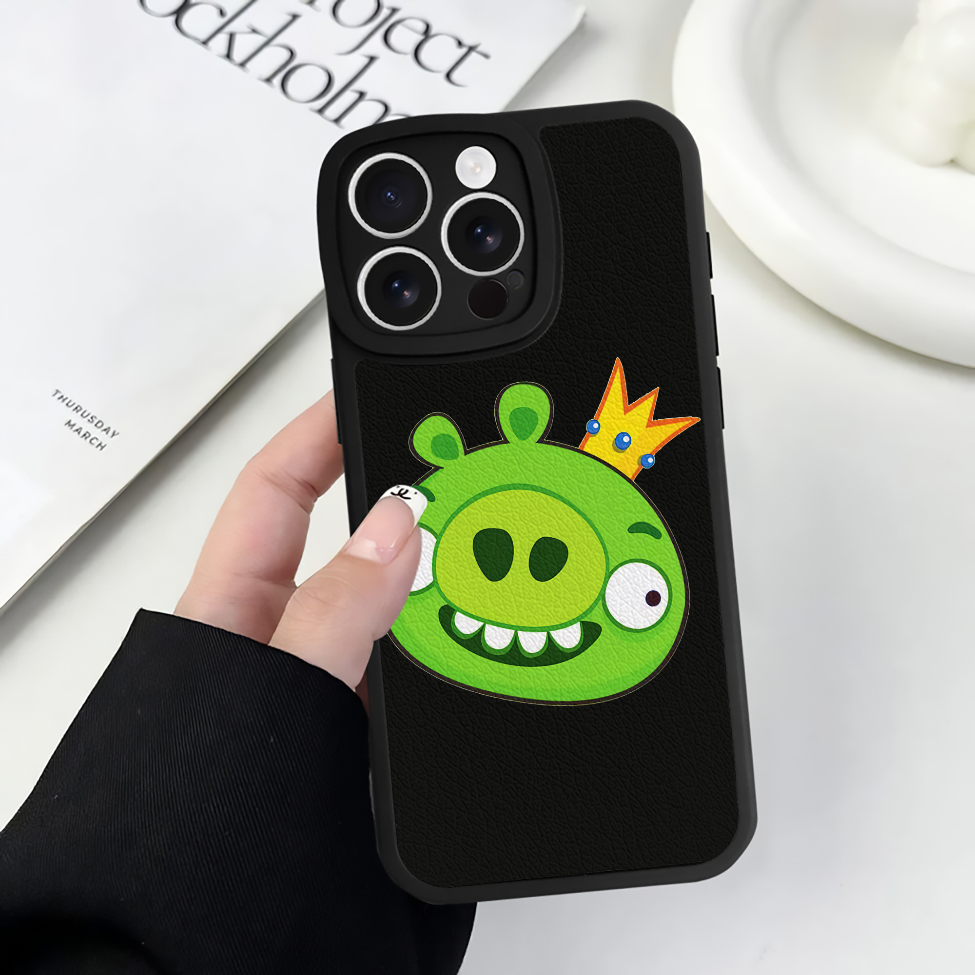 （画像用） Angry Birds アングリーバード 【iPhone 16シリーズ対応】シリコンスマホケース（レザー調） 材質：シリコン